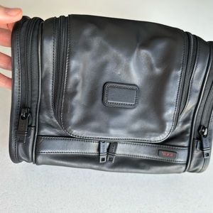 TUMI - Alpha Hanging Travel Kit